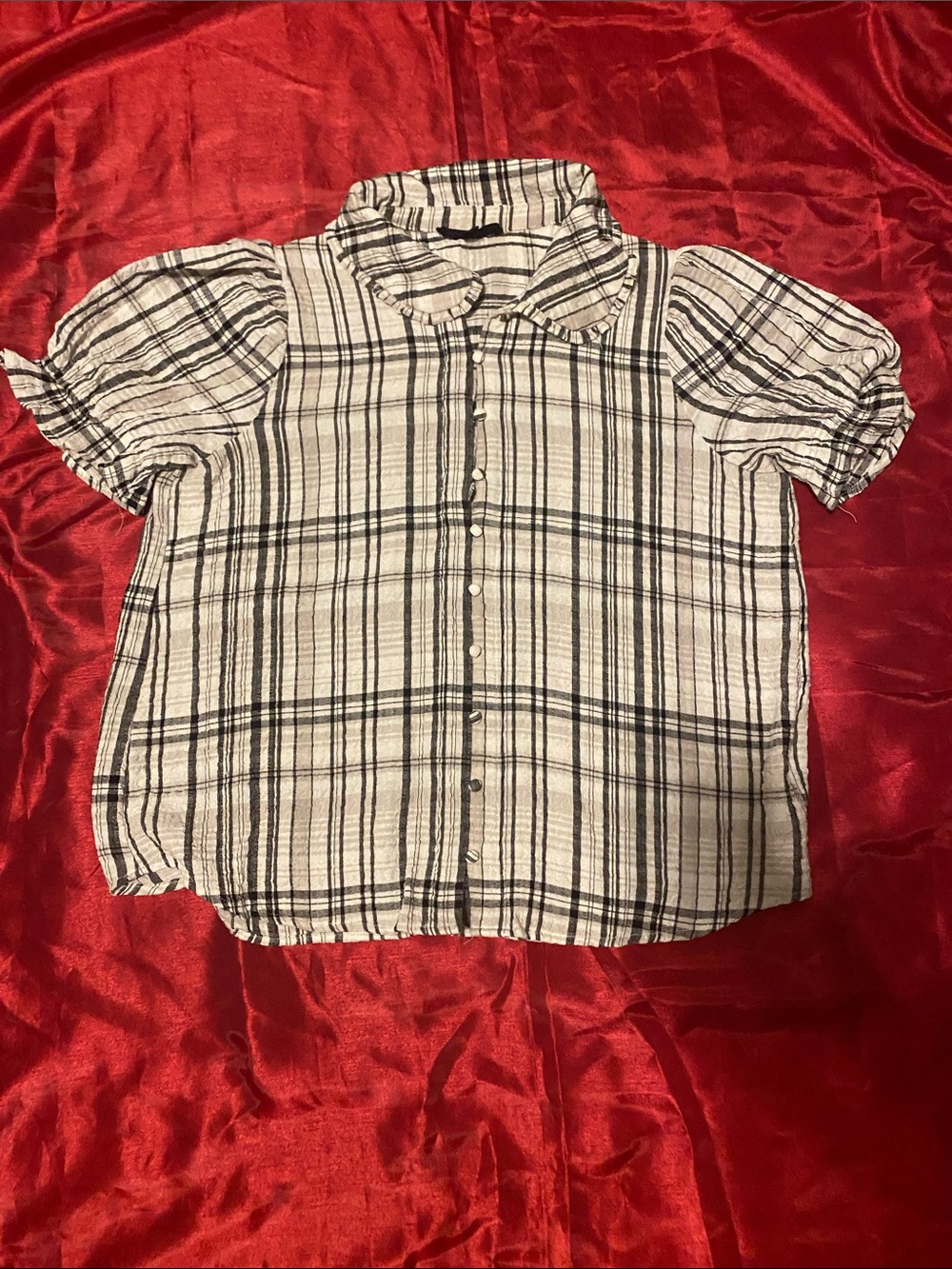 Women ' Black & White Plaid Button-Front Top